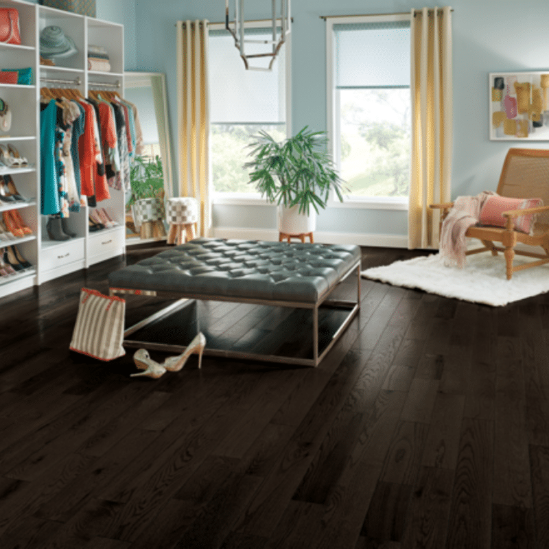 Hartco Paragon Low Gloss Red Oak - Classic Ore Living Room