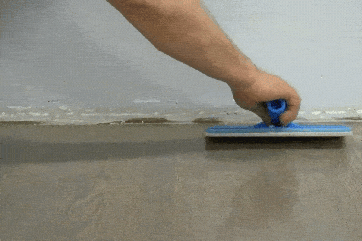 feathering sealer with a cut in pad